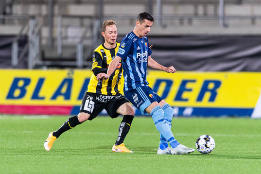 Häckens Adam Andersson och Djurgårdens Haris Radetinac