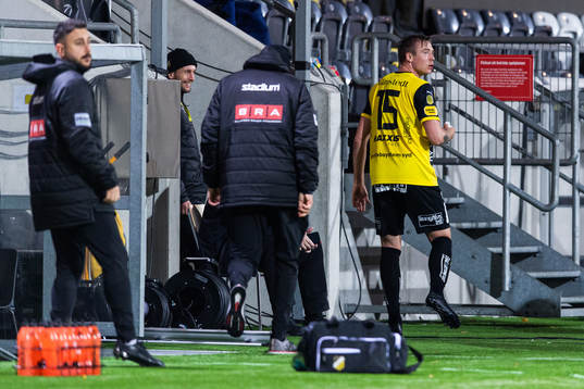 ≤hä<Alexander Söderlund lämnar plan