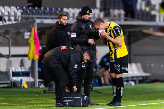 Häckens Alexander Söderlund ses om