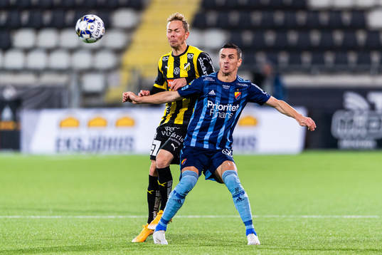 Häckens Adam Andersson och Djurgårdens Haris Radetinac