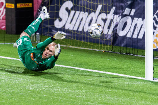 Djurgårdens Fredrik Ulvestad gör 0-2 på straff bakom