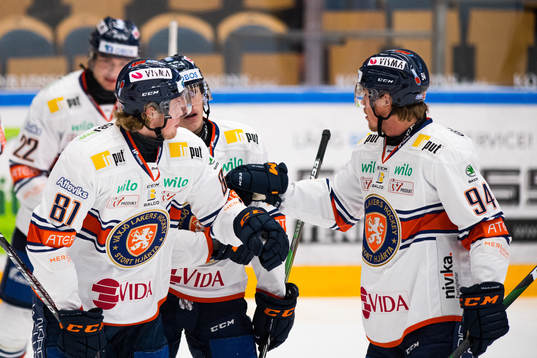 Växjös Fredrik Karlström och Joel Persson jublar