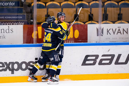 s Eric Martinsson och Alexander Bergström jublar