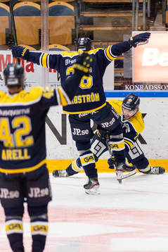 s Linus Fröberg jublar