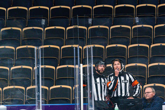 Domare Marcus Linde och Domare Tobias Björk