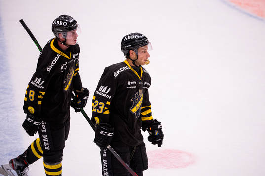 s Victor Söderström och Fredric Weigel jublar