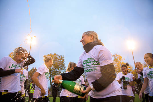 Hammarbys spelare jublar