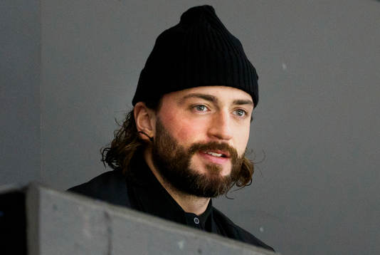 Örebros Nick Ebert på läktaren