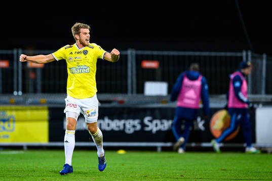 Falkenbergs Marcus Mathisen jublar efter 3-2