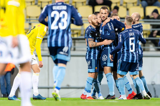 Djurgårdens Emir Kujovic jublar med lagkamrater efter 1-1