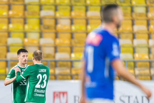 Brages Leonard Pllana jublar med Oscar Lundin efter att han gjort 0-2