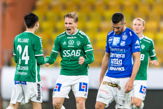 Brages Douglas Karlberg jublar efter att han gjort 0-3