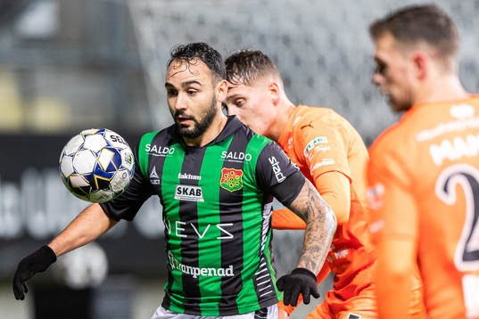 ≤g<Richard Yarsuvat och AFC Eskilstunas Pontus Rödin