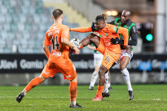 AFC Eskilstunas Onyedikachukwu Samuel Nnamani och GAIS