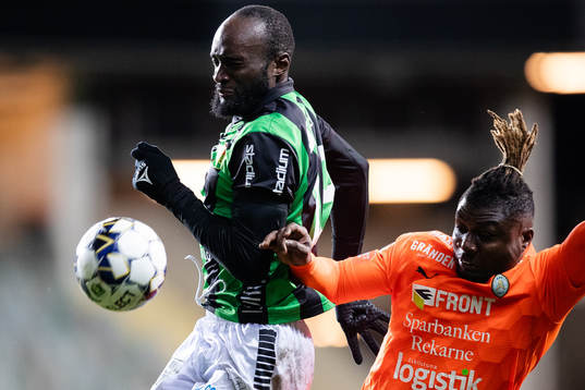 GAIS Boris Lumbana och AFC Eskilstunas Onyedikachukwu