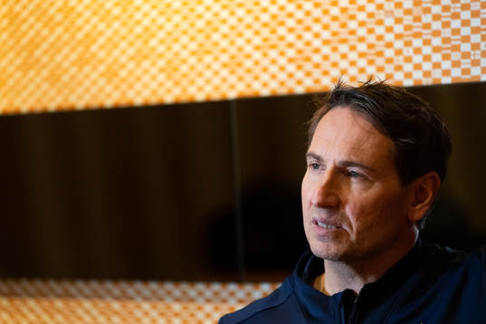 Förbundskapten Glenn Solberg blir intervjuad