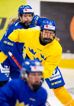 Sveriges Emmy Alasalmi och Josefin Bouveng