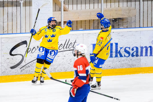 Emmy Alasalmi of Sweden celebrates