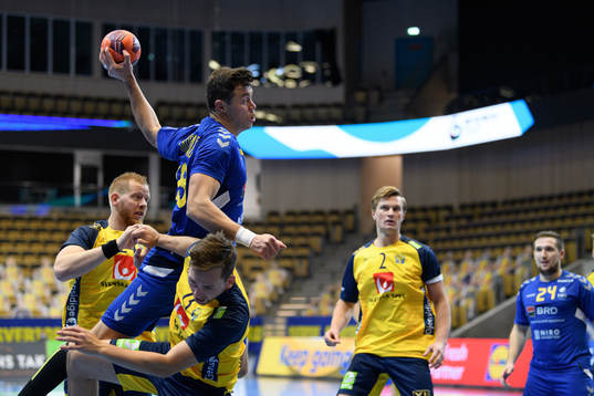 Marius Sadoveac of Romania against Hampus Wanne of Sweden