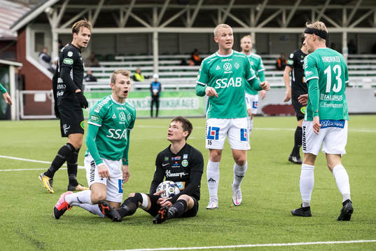 Brages Alexander Zetterström  och Västerås Filip Almström Tähti och Brages André Kamp