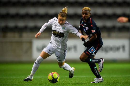 Göteborgs Emily Sonnett  och Linköpings Uchenna Grace Kanu