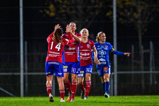 Vittsjös Emily Gielnik jublar efter 4-0