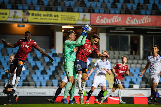 Akropolis målvakt Samuel Brolin och Örgrytes Oliver