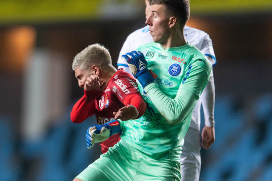 Örgrytes Moestafa El Kabir och Akropolis målvakt Samuel