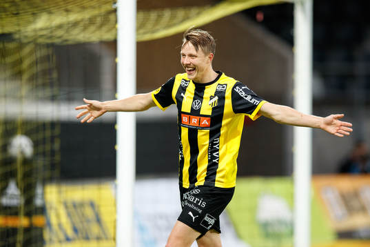 Häckens Viktor Lundberg jublar