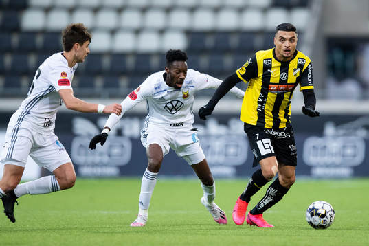 Häckens Ahmed Yasin och Östersunds Blair Turgott