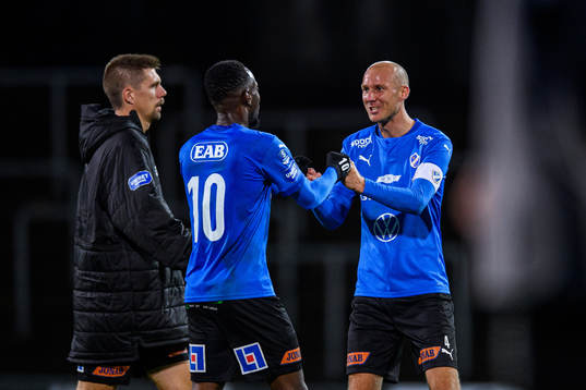 Halmstads Sadat Karim och Andreas Johansson jublar