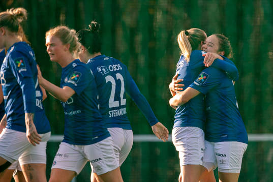 Janni Thomsen of Vålerenga celebrates the 0-1 goal