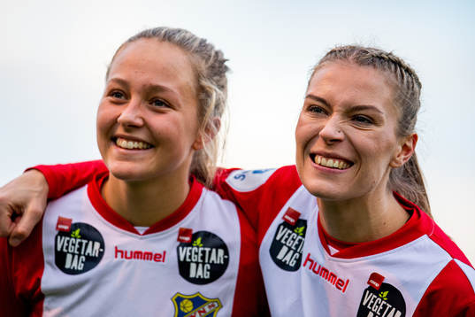 Camilla Linberg and Mimmi Löfwenius Veum of Lyn celebrate