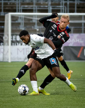 Örebros Kevin Wright och Kalmars Geir André Herrem