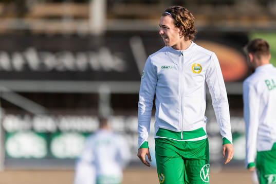 Hammarbys Kalle Björklund före fotbollsmatchen i