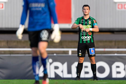 Varbergs Astrit Selmani jublar efter gjort 2-0
