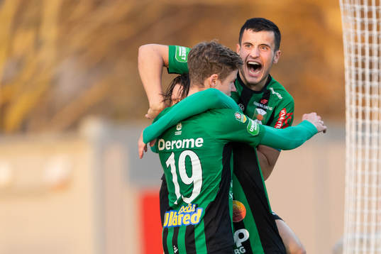 Varbergs Astrit Selmani jublar med Gustav Norlin