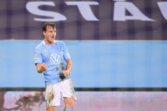 Malmö FFs Eric Larsson jublar efter 4-0