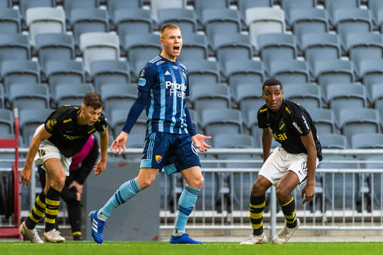 Djurgårdens Jonathan Augustinsson reagerar