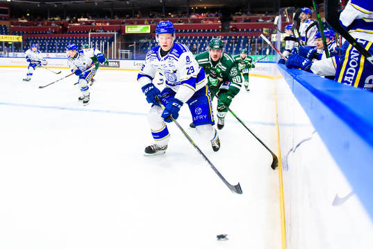 Leksands Emil Heineman och Färjestads Sebastian Erixon