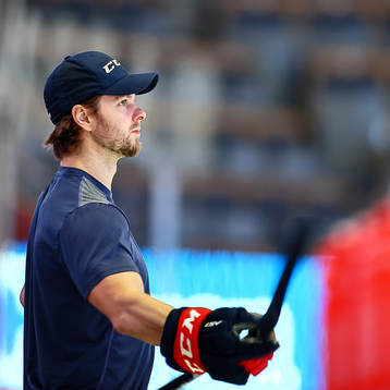 Linköpings Andrew Gordon före ishockeymatchen i SHL