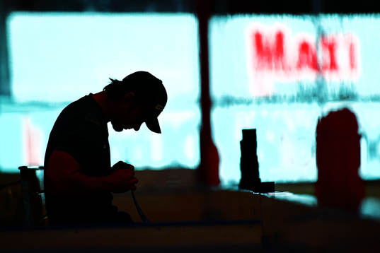 Linköpings Andrew Gordon före ishockeymatchen i SHL