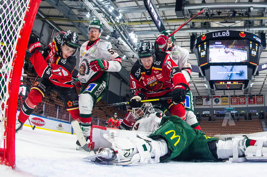 Luleås Isac Brännström och Einar Emanuelsson framför