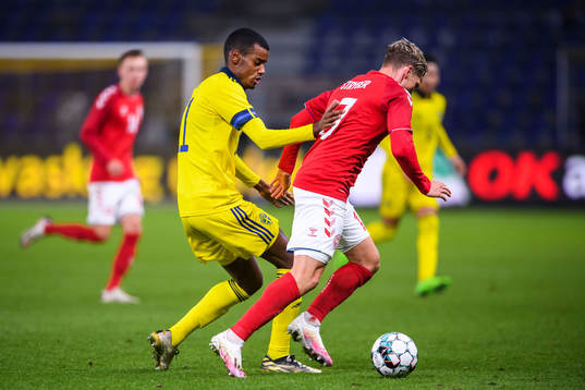 Alexander Isak of Sweden and Jens Stryger Larsen of Denmark