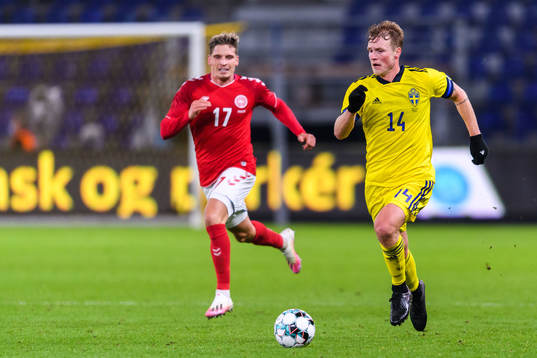 Jens Stryger Larsen of Denmark and Oscar Hiljemark of Sweden