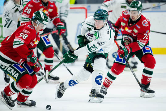 Färjestads Oskar Bäck mot Frölundas Jesper Sellgren