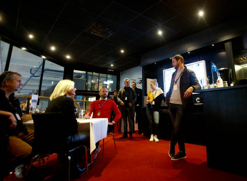 NHL-laget St. Louis Blues spelare Carl Gunnarsson tilldelas