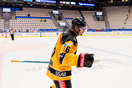 Luleås Niklas Olausson jublar