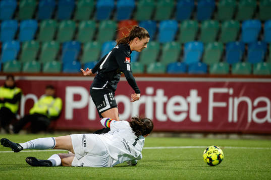 Göteborgs Pauline Hammarlund och Vittsjös målvakt