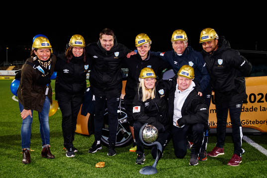 Göteborgs ledarstab jublar med Kronprinsessan Victorias pokal